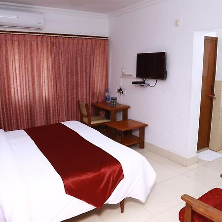Hotel Nandanam Guruvāyūr Exteriör bild